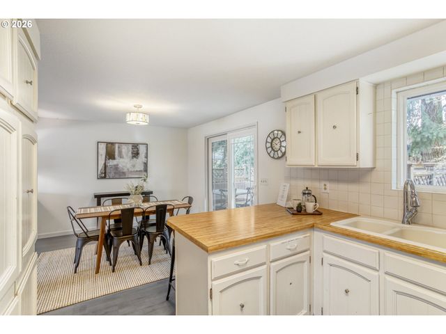 416 OGDEN Dr, Oregon City, OR 97045