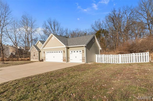 1561 Timber Wolf Drive, Festus, MO 63028