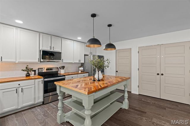 1561 Timber Wolf Drive, Festus, MO 63028