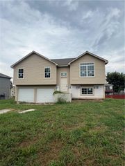 12709 Applewood Drive, Grandview, MO 64030