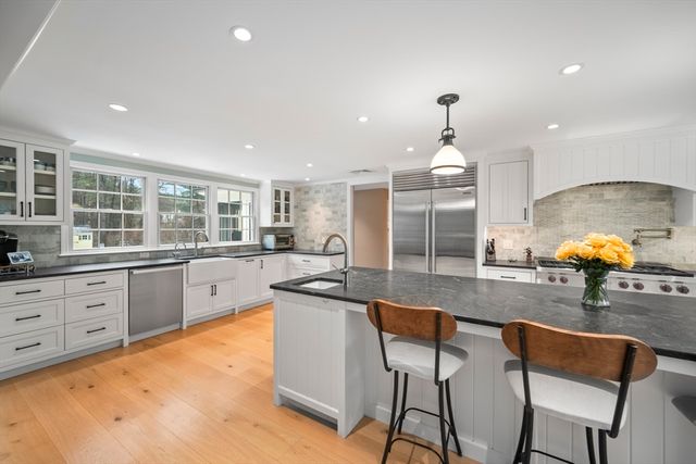 136 Plympton Road, Sudbury, MA 01776