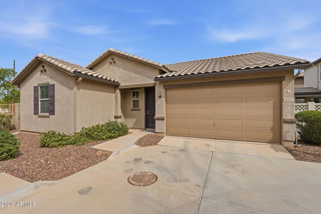 952 S OLYMPIC Drive, Gilbert, AZ 85296 — exterior