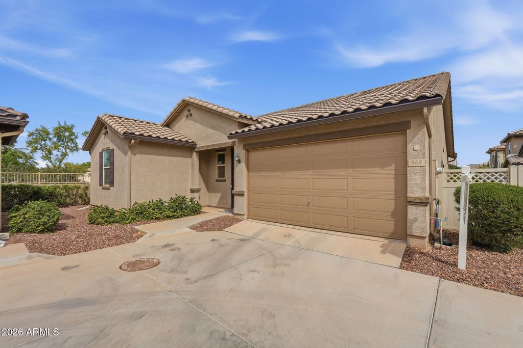 952 S OLYMPIC Drive, Gilbert, AZ 85296 — photo 2