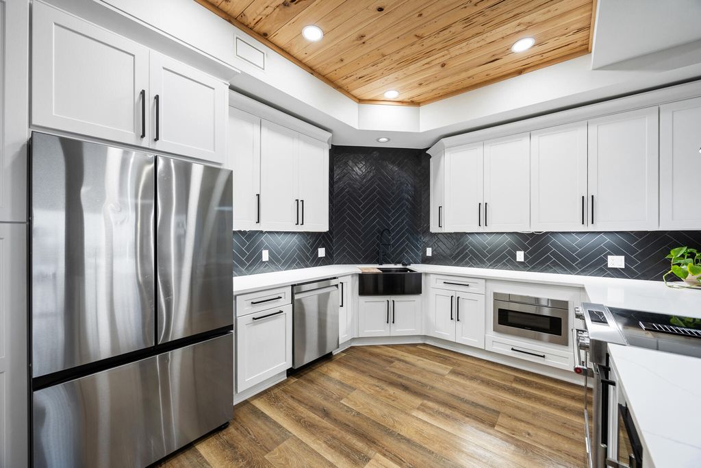 Image 10 of property listing at 5 Calhoun Avenue 602, Destin, FL 32541