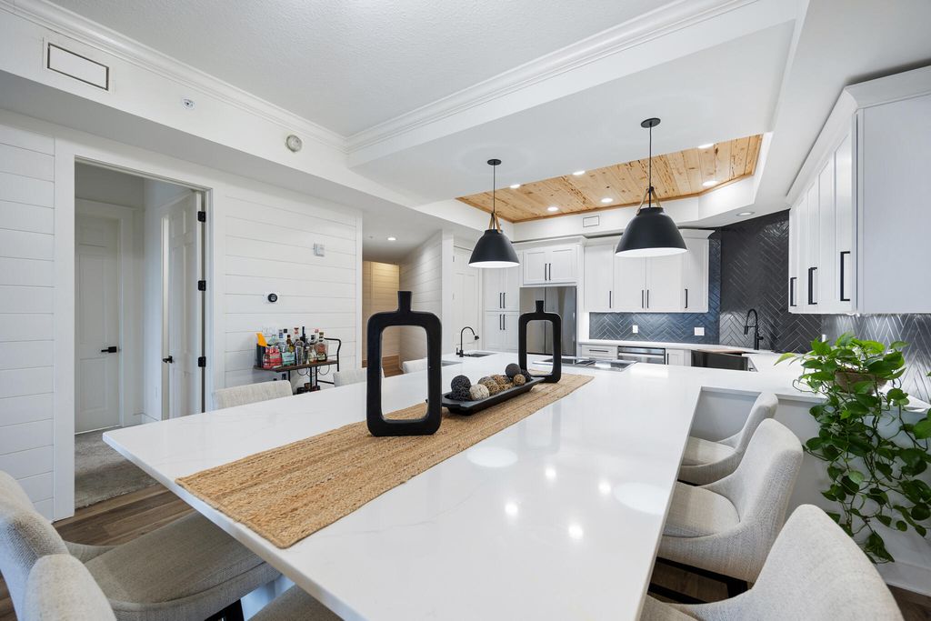 Image 4 of property listing at 5 Calhoun Avenue 602, Destin, FL 32541