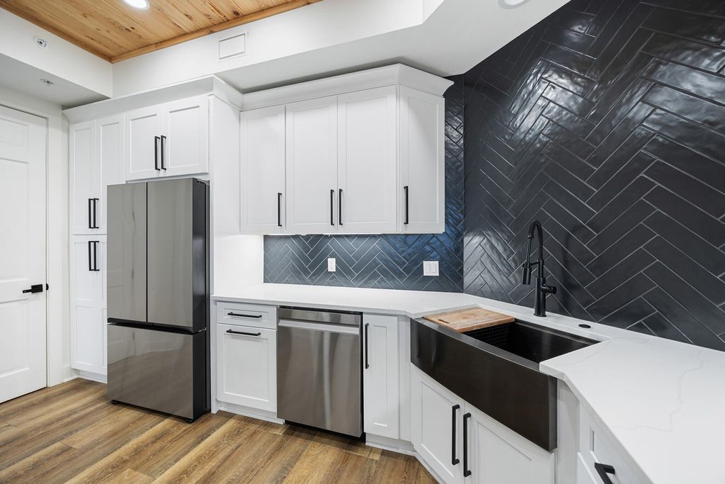 Image 7 of property listing at 5 Calhoun Avenue 602, Destin, FL 32541