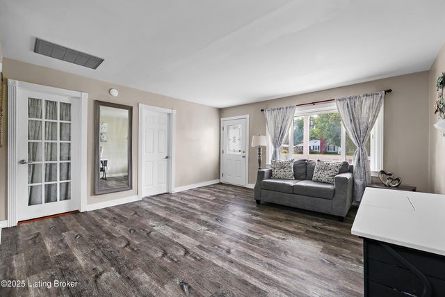 9734 Mason Ln, Fairdale, KY 40118