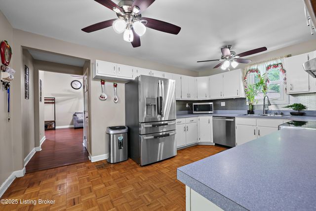 9734 Mason Ln, Fairdale, KY 40118