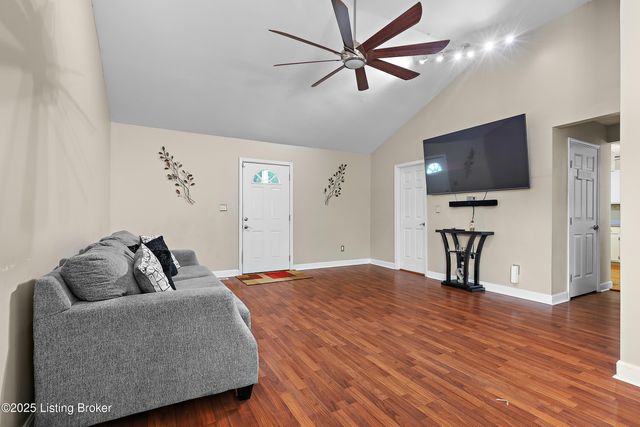 9734 Mason Ln, Fairdale, KY 40118