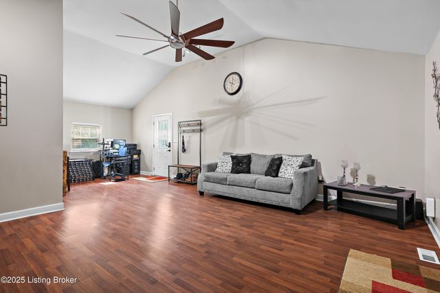 9734 Mason Ln, Fairdale, KY 40118