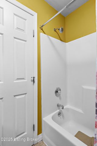 9734 Mason Ln, Fairdale, KY 40118