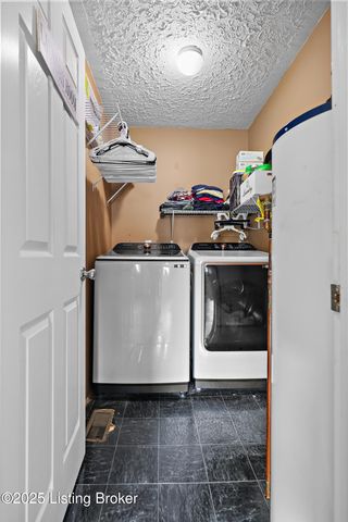 9734 Mason Ln, Fairdale, KY 40118