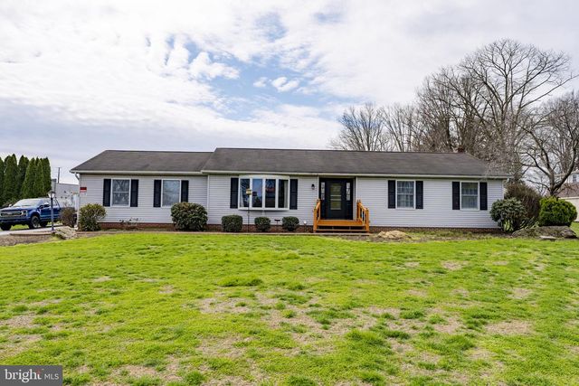 166 BUTTER RD, Leola, PA 17540