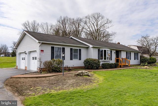166 BUTTER RD, Leola, PA 17540