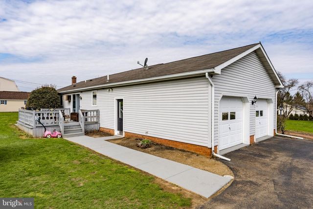 166 BUTTER RD, Leola, PA 17540