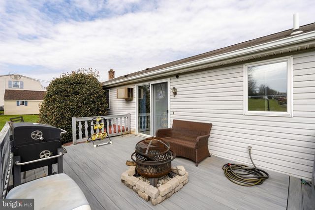 166 BUTTER RD, Leola, PA 17540