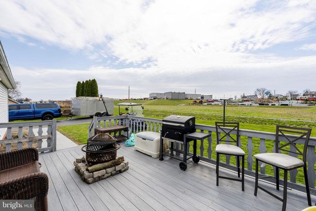 166 BUTTER RD, Leola, PA 17540