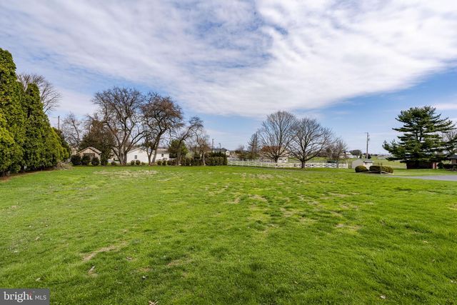 166 BUTTER RD, Leola, PA 17540
