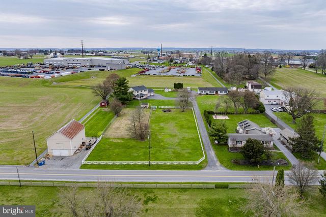 166 BUTTER RD, Leola, PA 17540