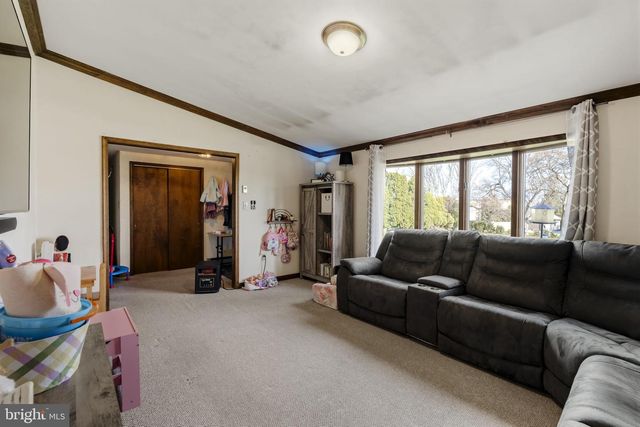 166 BUTTER RD, Leola, PA 17540