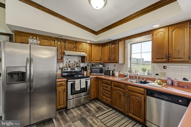 166 BUTTER RD, Leola, PA 17540