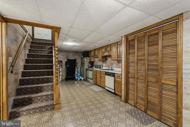 166 BUTTER RD, Leola, PA 17540