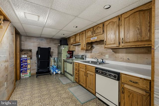 166 BUTTER RD, Leola, PA 17540