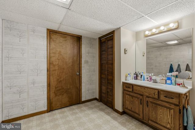 166 BUTTER RD, Leola, PA 17540