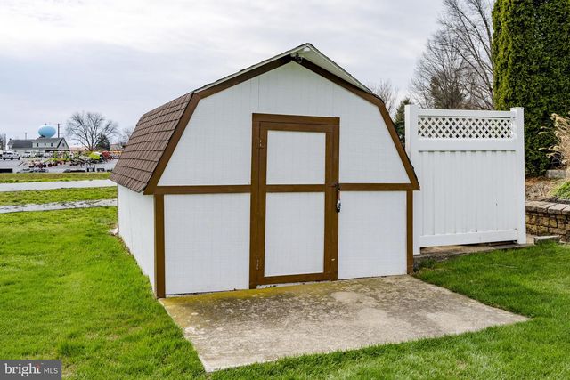 166 BUTTER RD, Leola, PA 17540