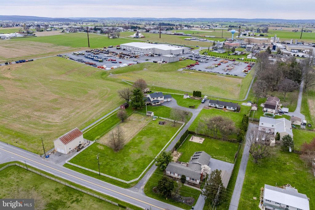 166 BUTTER RD, Leola, PA 17540