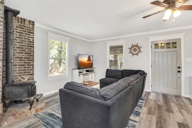 6505 Oakwood Lake Court, Granbury, TX 76049