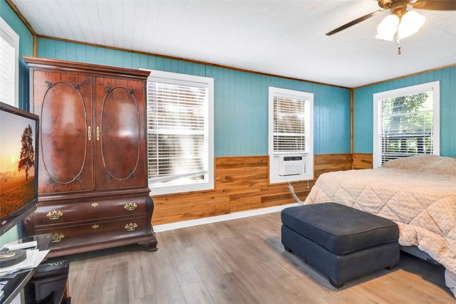 6505 Oakwood Lake Court, Granbury, TX 76049