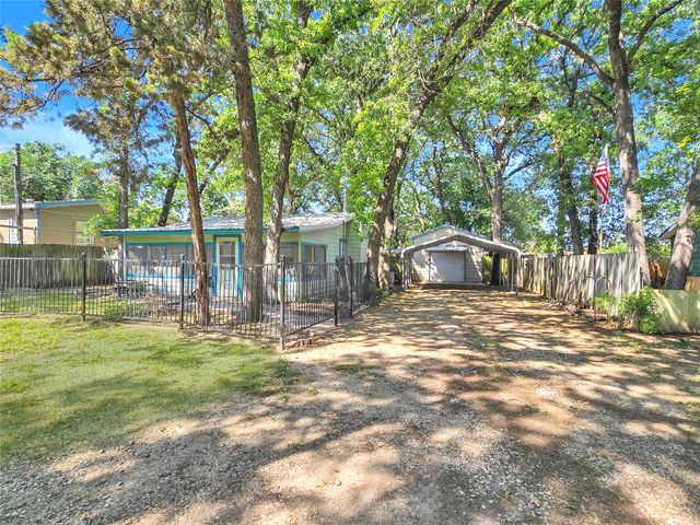 6505 Oakwood Lake Court, Granbury, TX 76049