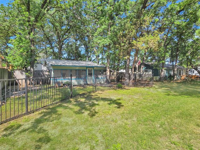 6505 Oakwood Lake Court, Granbury, TX 76049