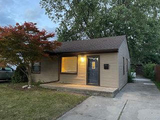 6102 HARRISON Street, Garden City, MI 48135