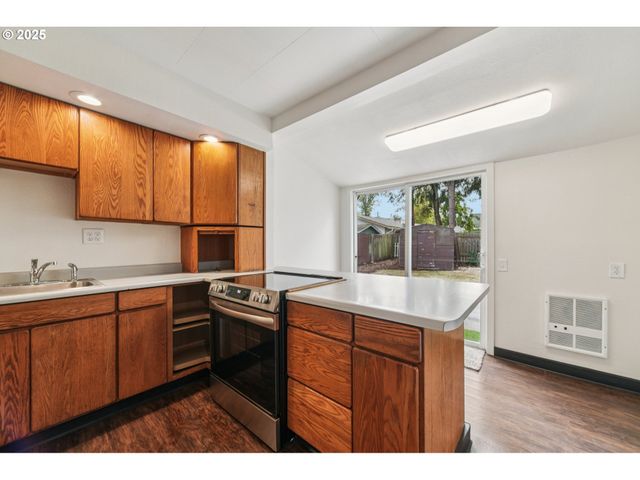 1602 JEFFERSON St, Kelso, WA 98626