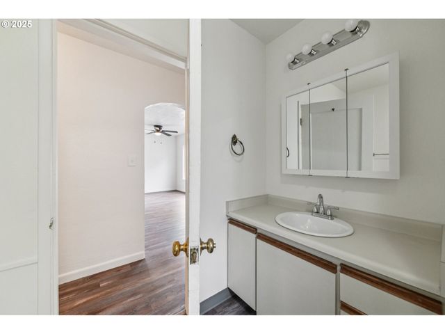 1602 JEFFERSON St, Kelso, WA 98626