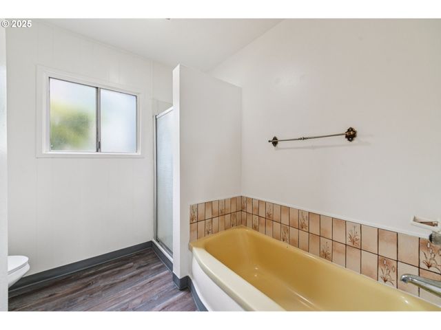 1602 JEFFERSON St, Kelso, WA 98626