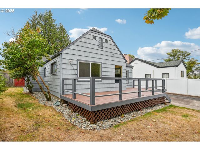 1602 JEFFERSON St, Kelso, WA 98626