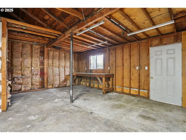 1602 JEFFERSON St, Kelso, WA 98626