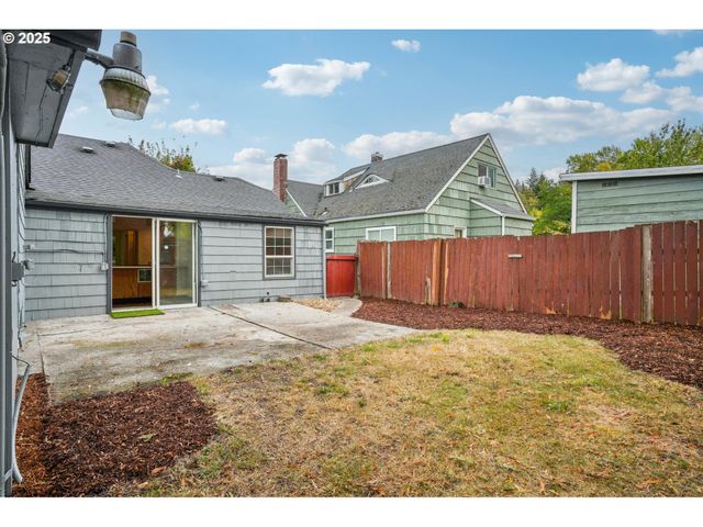 1602 JEFFERSON St, Kelso, WA 98626