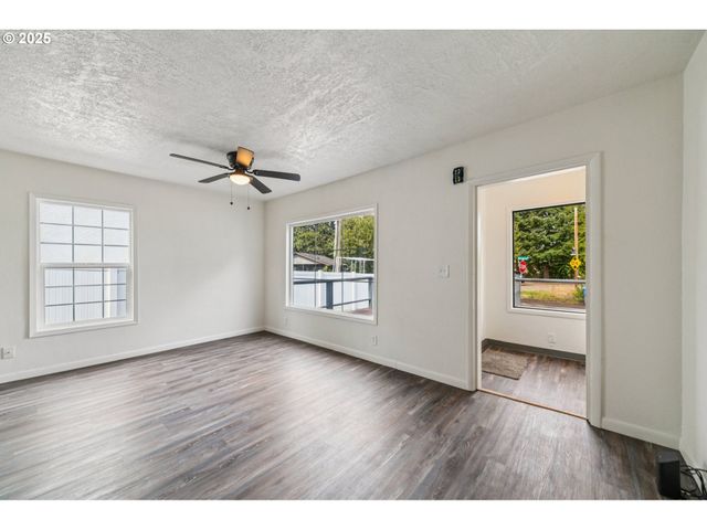 1602 JEFFERSON St, Kelso, WA 98626