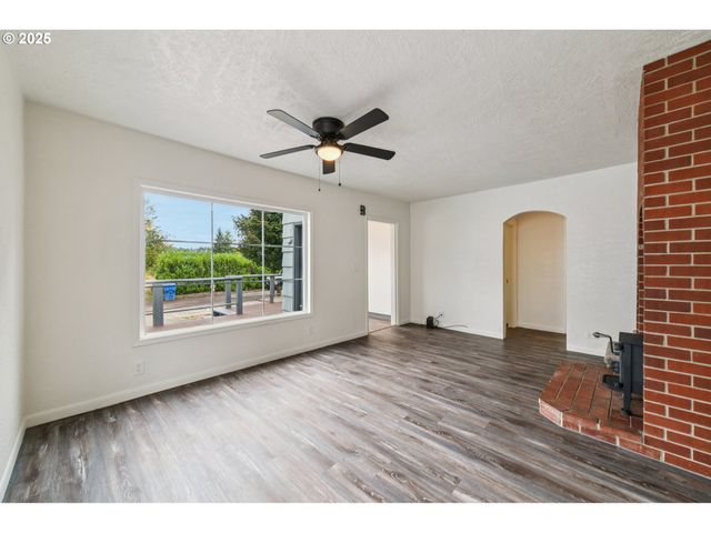 1602 JEFFERSON St, Kelso, WA 98626