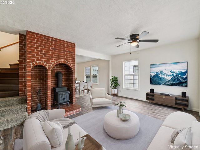 1602 JEFFERSON St, Kelso, WA 98626