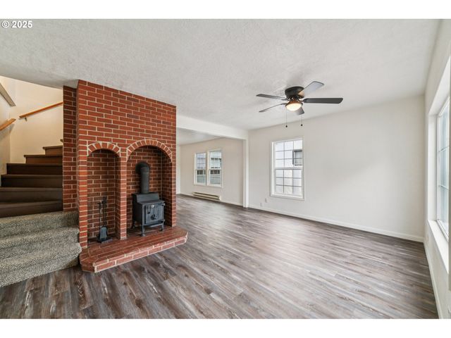 1602 JEFFERSON St, Kelso, WA 98626