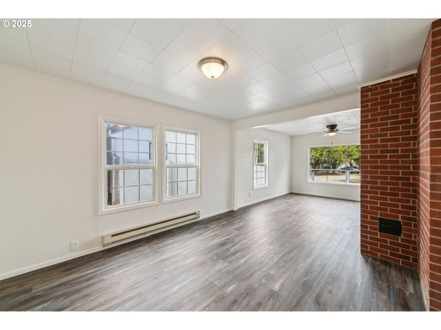 1602 JEFFERSON St, Kelso, WA 98626