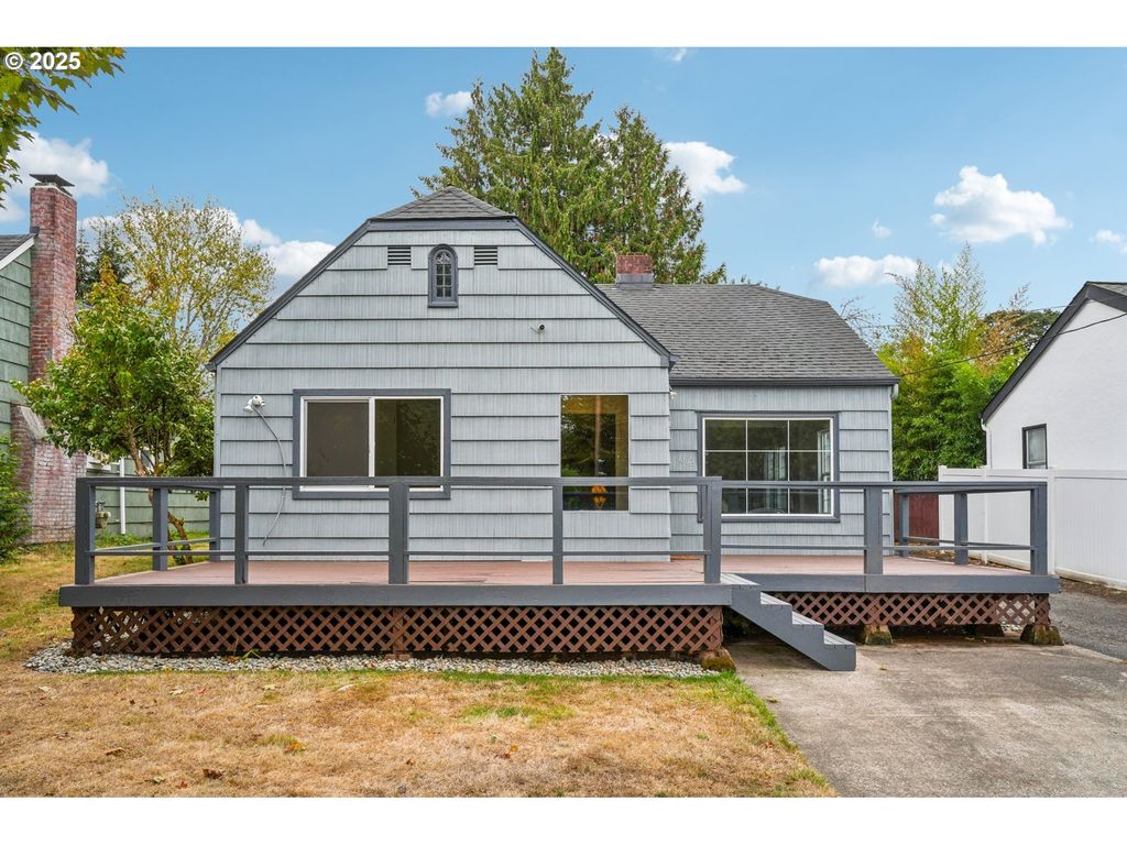 1602 JEFFERSON St, Kelso, WA 98626