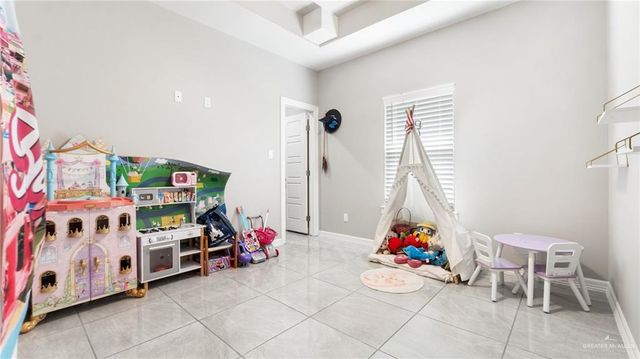 1809 Red River Avenue, Edinburg, TX 78539