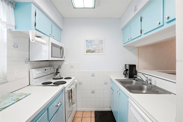 320 MEDALLION BOULEVARD H, Madeira Beach, FL 33708