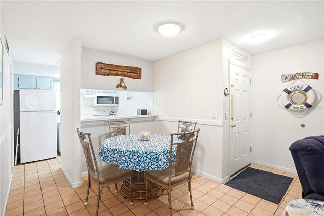 320 MEDALLION BOULEVARD H, Madeira Beach, FL 33708